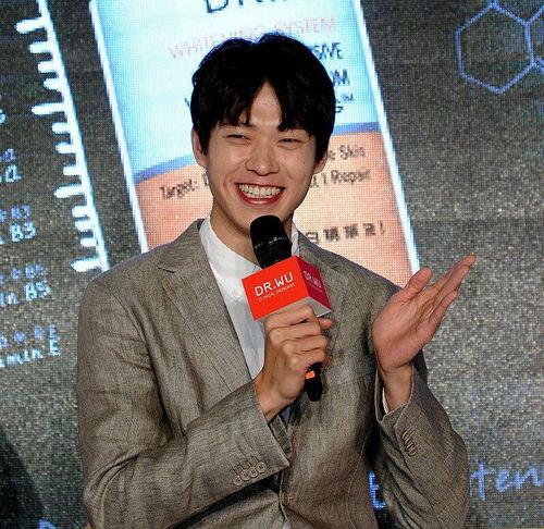 娱乐圈吃瓜小组名单公布,揭秘明星幕后故事，揭秘娱乐圈真相  第1张