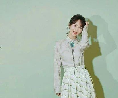 杨紫娱乐圈吃瓜爆料,杨紫风波再起，真相迷雾重重  第3张