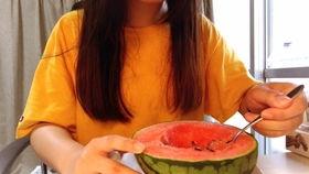 留学生吃瓜和娱乐圈吃瓜,揭秘网络吃瓜文化的双面世界  第1张