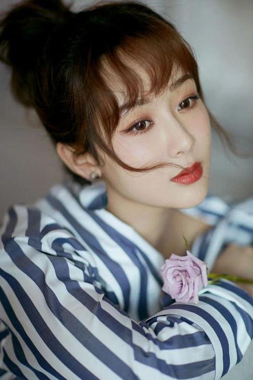 娱乐吃瓜直播杨紫是谁,娱乐吃瓜直播界的璀璨明星  第3张