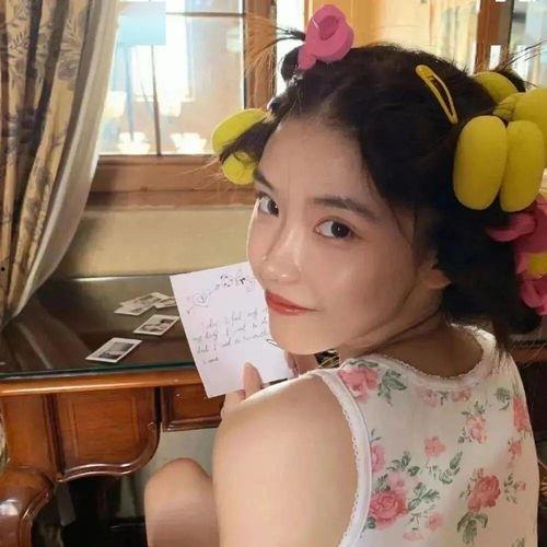 吃瓜娱乐图片搞笑头像女,搞笑头像中的青春活力女生风采  第3张