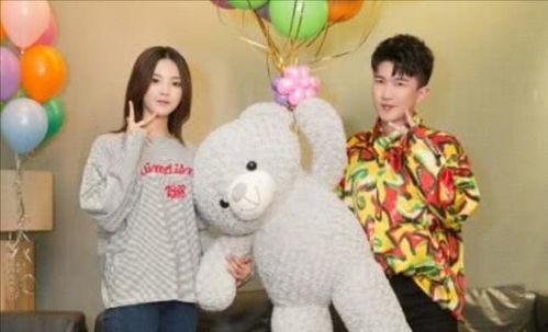 为了吃瓜我进了娱乐圈,意外踏入娱乐圈的奇幻之旅