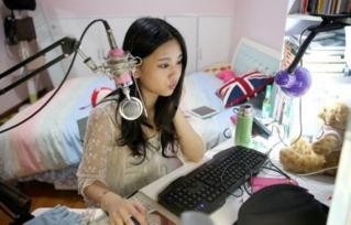 娱乐主播吃瓜内容介绍大全,主播揭秘明星幕后故事 第3张 娱乐主播吃瓜内容介绍大全,主播揭秘明星幕后故事 第3张