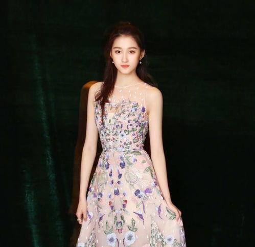 关晓彤娱乐圈吃瓜,揭秘明星背后的“吃瓜”故事 第2张 关晓彤娱乐圈吃瓜,揭秘明星背后的“吃瓜”故事 第2张