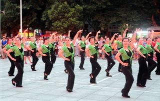 扎西枫丹娱乐吃瓜广场舞,吃瓜广场舞,揭秘娱乐圈新潮流 第2张 扎西枫丹娱乐吃瓜广场舞,吃瓜广场舞,揭秘娱乐圈新潮流 第2张