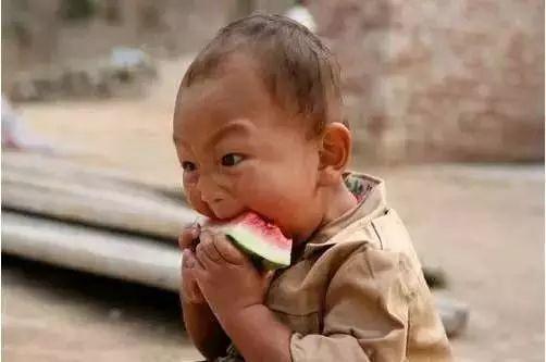 娱乐吃瓜孩子是谁啊,他是谁?背后的故事与影响力 第2张 娱乐吃瓜孩子是谁啊,他是谁?背后的故事与影响力 第2张