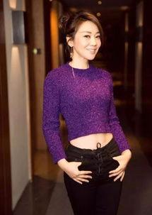 娱乐吃瓜妹闫妮是谁,娱乐吃瓜界的“瓜王”,揭秘娱乐圈幕后故事 第3张 娱乐吃瓜妹闫妮是谁,娱乐吃瓜界的“瓜王”,揭秘娱乐圈幕后故事 第3张